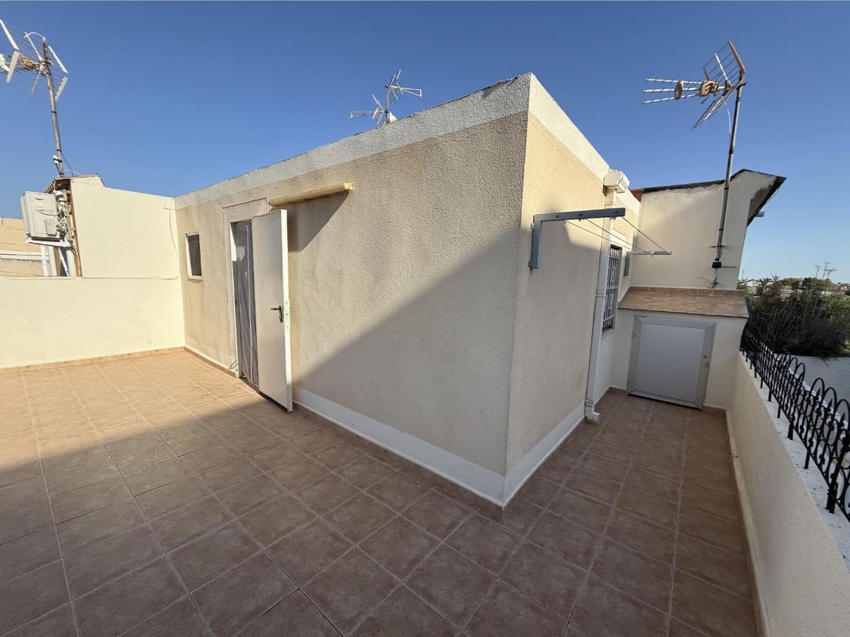 2 makuuhuone Huvila myytävänä paikassa Orihuela Costa mukana uima-altaan - 158 000 € (Ref: 9307240)