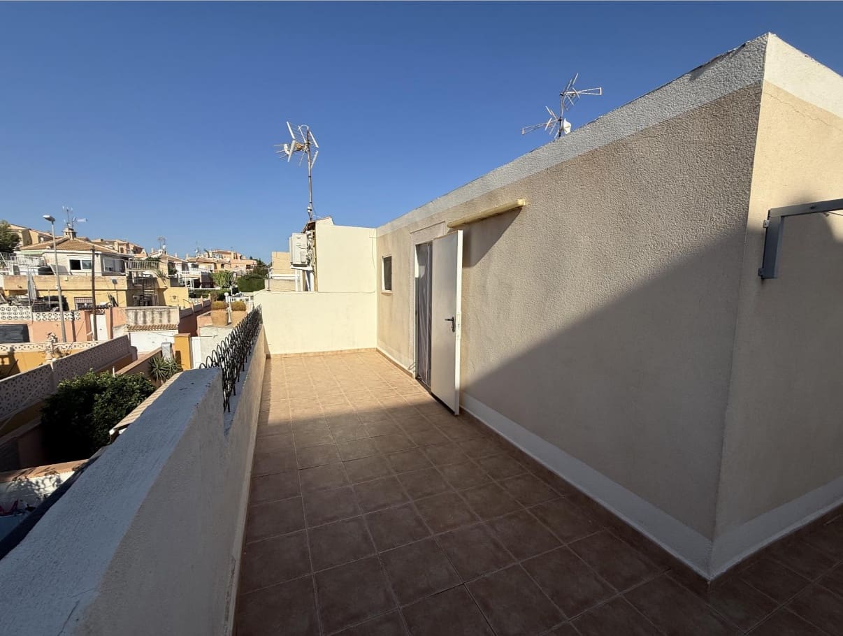 2 makuuhuone Huvila myytävänä paikassa Orihuela Costa mukana uima-altaan - 158 000 € (Ref: 9307240)