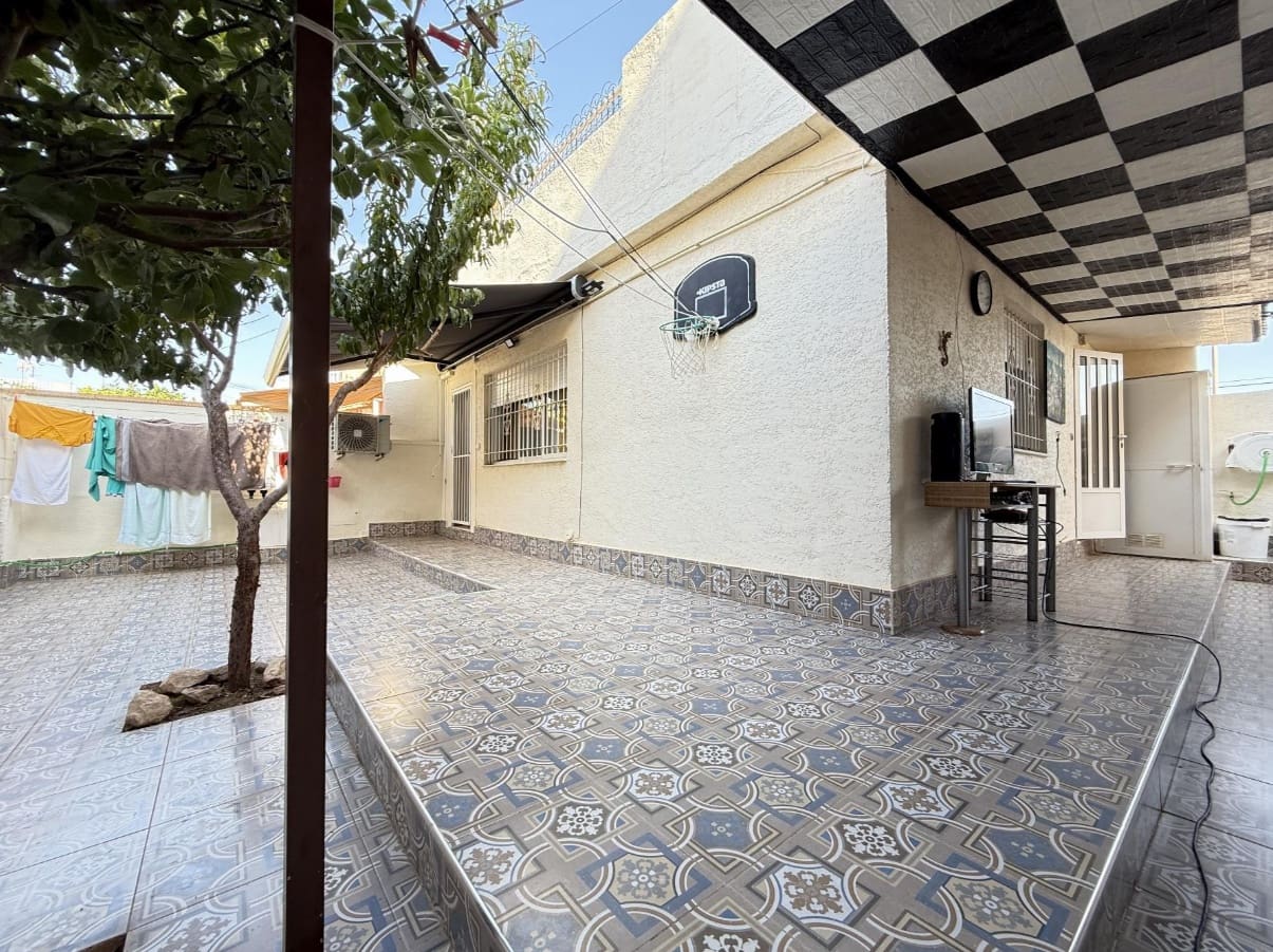 2 makuuhuone Huvila myytävänä paikassa Orihuela Costa mukana uima-altaan - 158 000 € (Ref: 9307240)