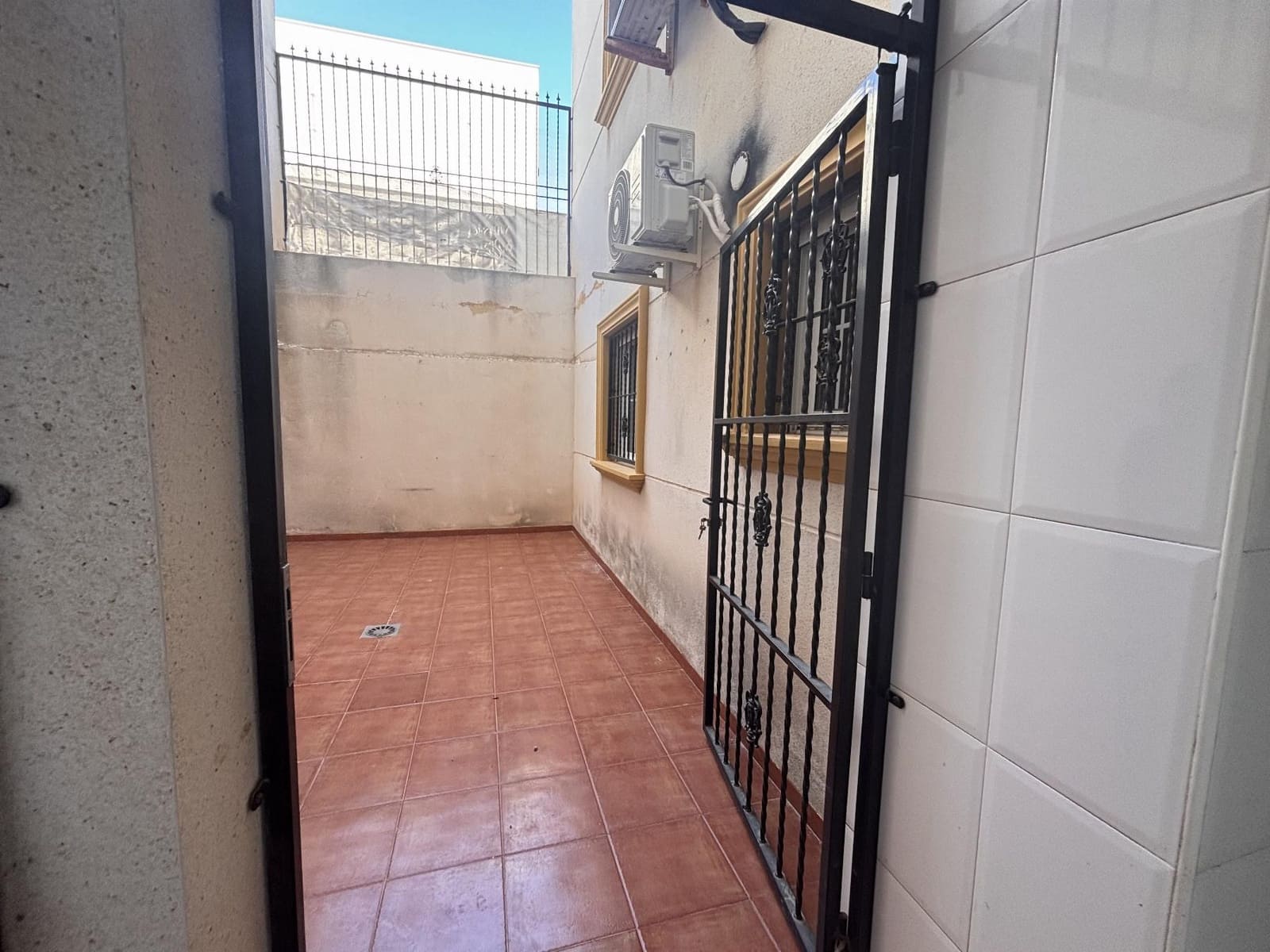 2 makuuhuone Huoneisto myytävänä paikassa Orihuela Costa mukana uima-altaan - 139 950 € (Ref: 9449903)