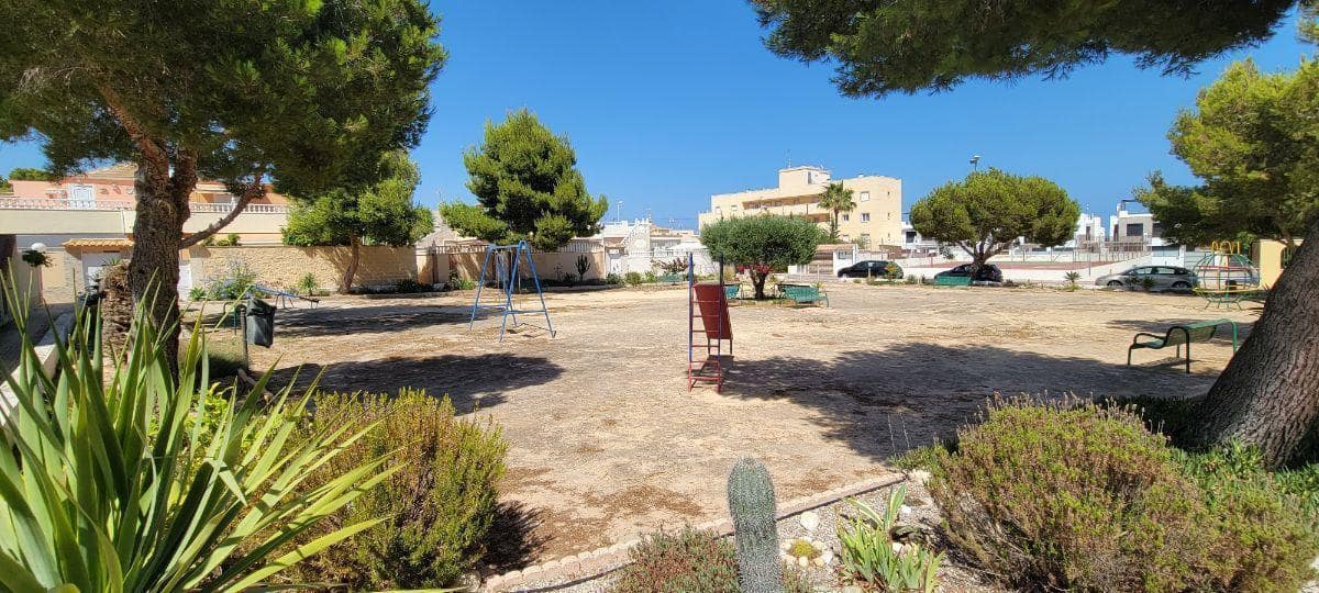 2 sovrum Lägenhet till salu i Orihuela Costa med pool - 135 000 € (Ref: 9511381)