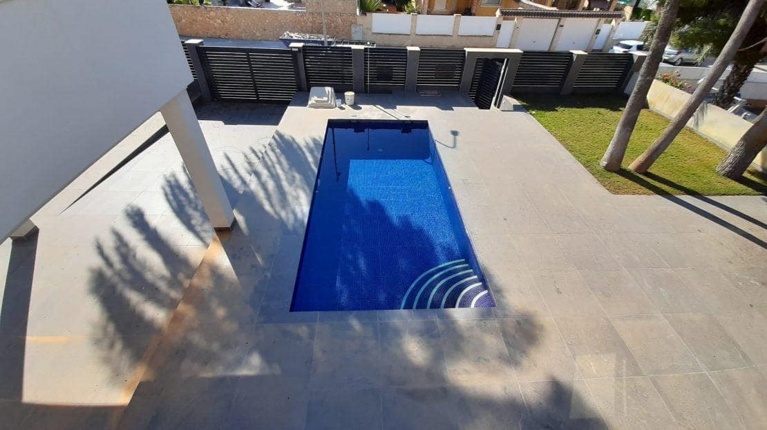 4 quarto Moradia para venda em Dehesa de Campoamor com piscina - 985 000 € (Ref: 9525742)