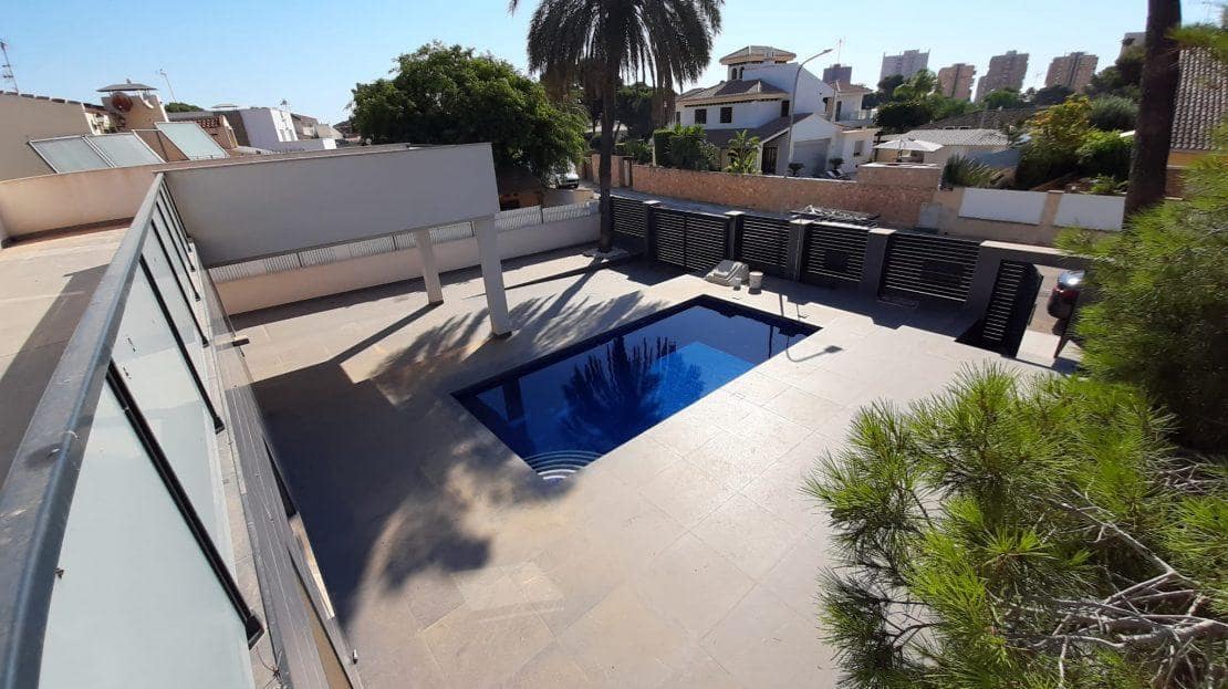 4 quarto Moradia para venda em Dehesa de Campoamor com piscina - 985 000 € (Ref: 9525742)