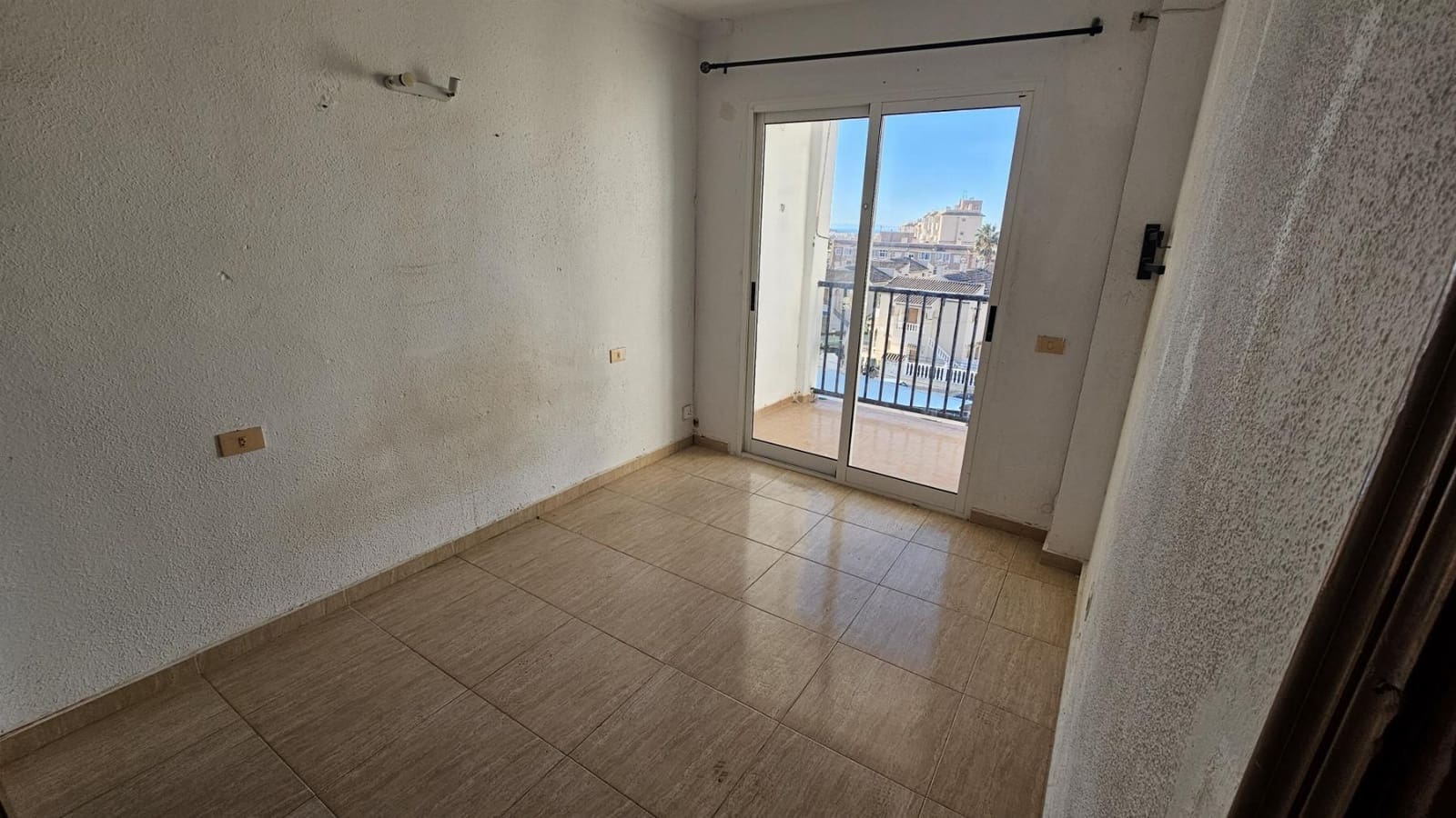 1 Zimmer Apartment zu verkaufen in Torrevieja mit Pool - 89.500 € (Ref: 9572300)