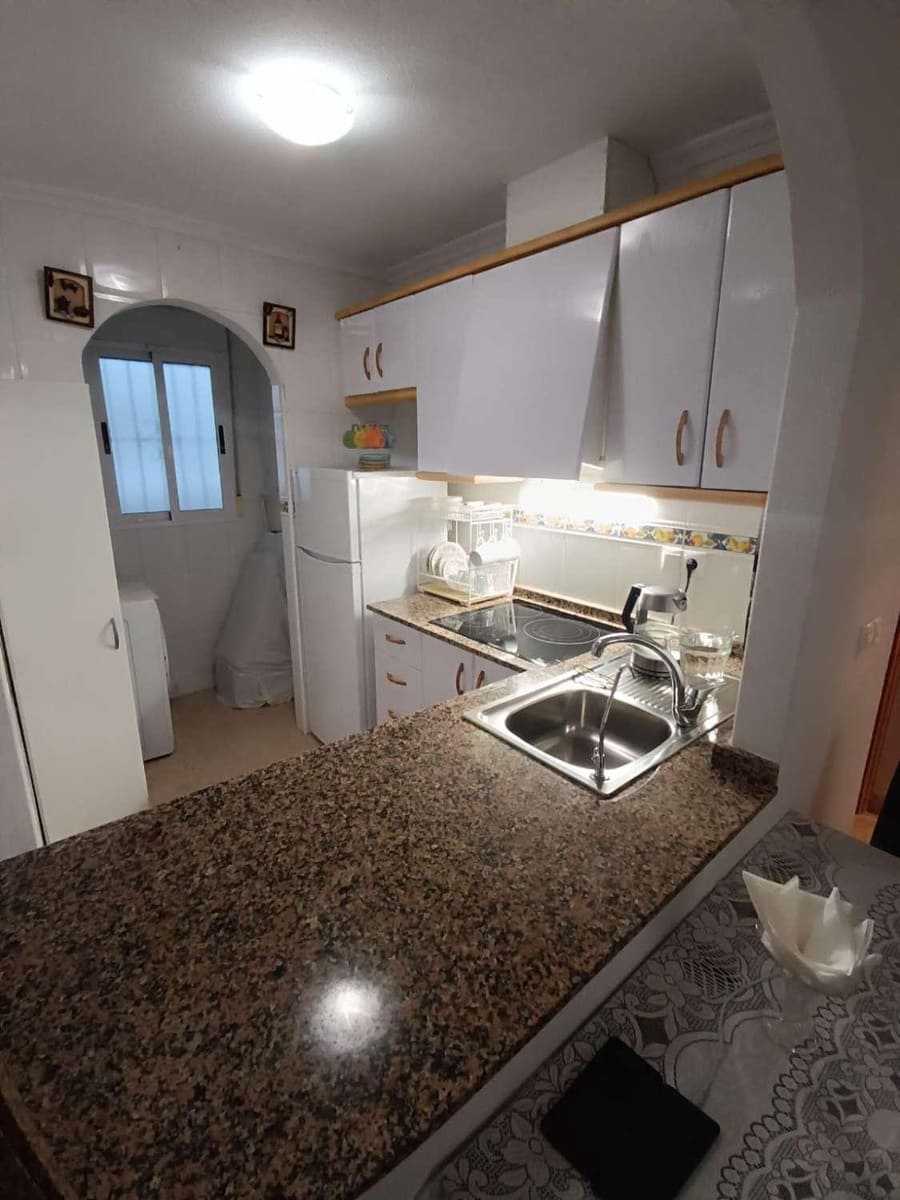2 soveværelse Lejlighed til salg i Torrevieja med garage - € 130.000 (Ref: 9572303)