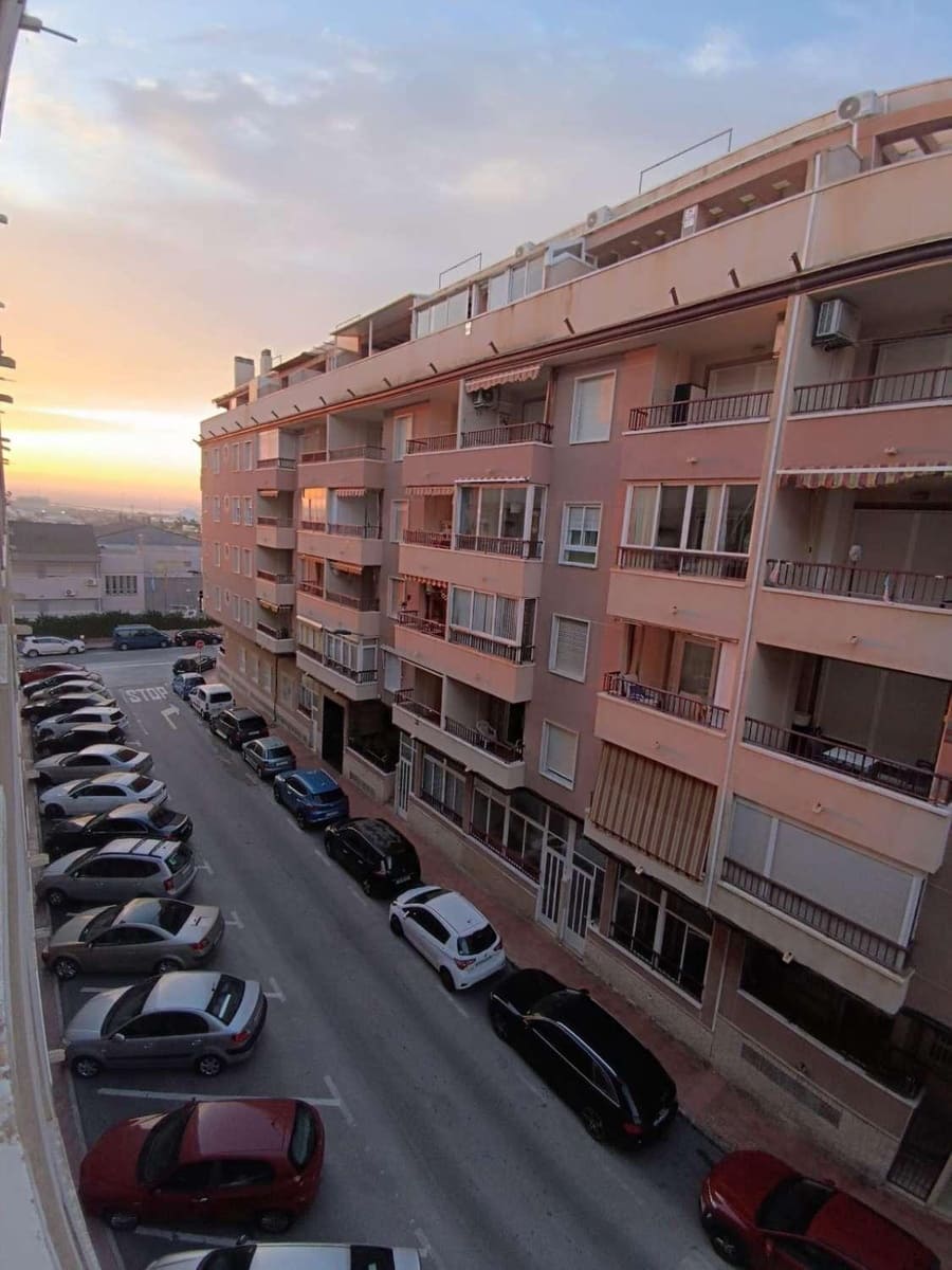 2 soveværelse Lejlighed til salg i Torrevieja med garage - € 130.000 (Ref: 9572303)