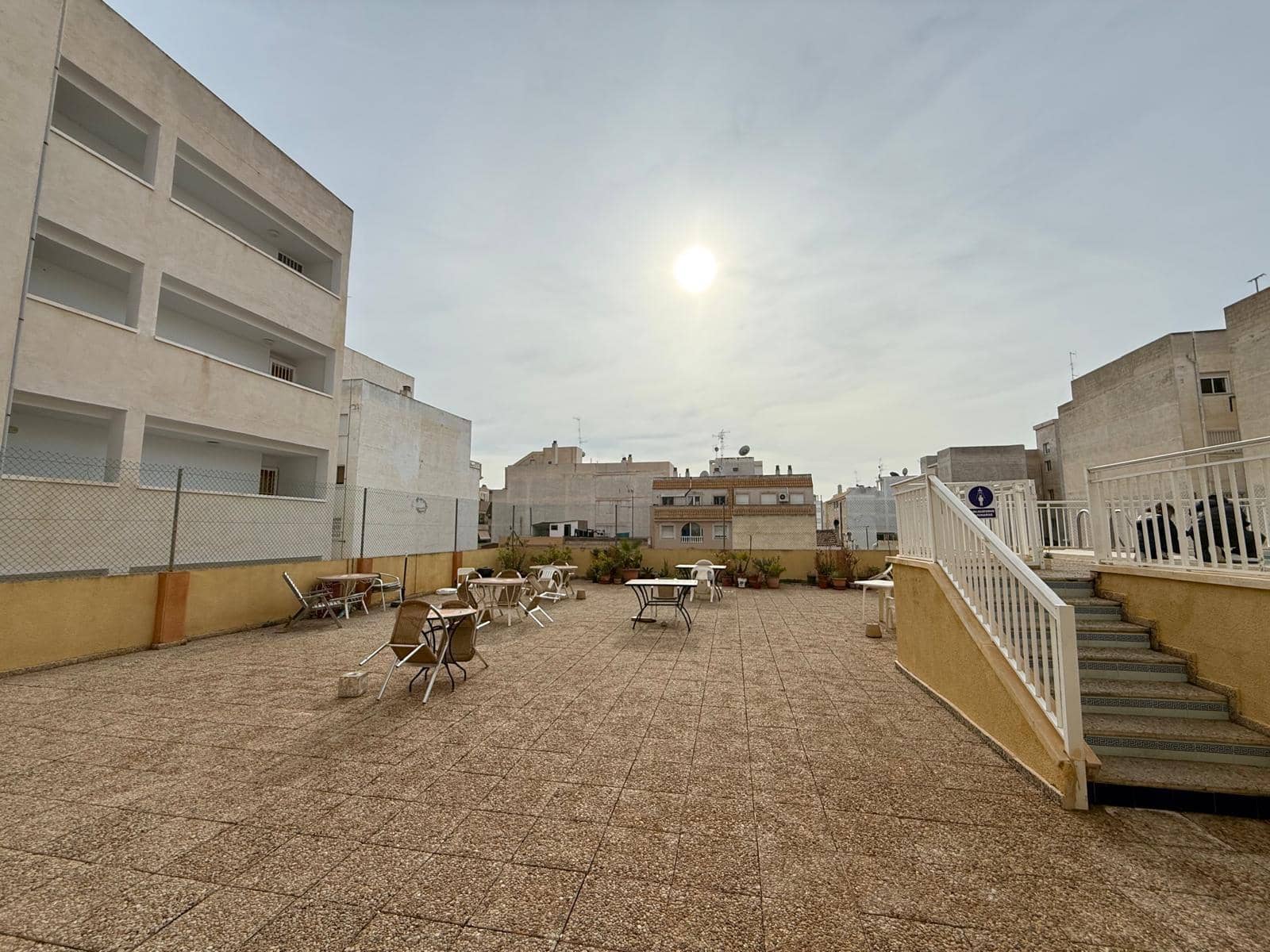 Apartment for sale in Torrevieja with pool - € 74,000 (Ref: 9572308)