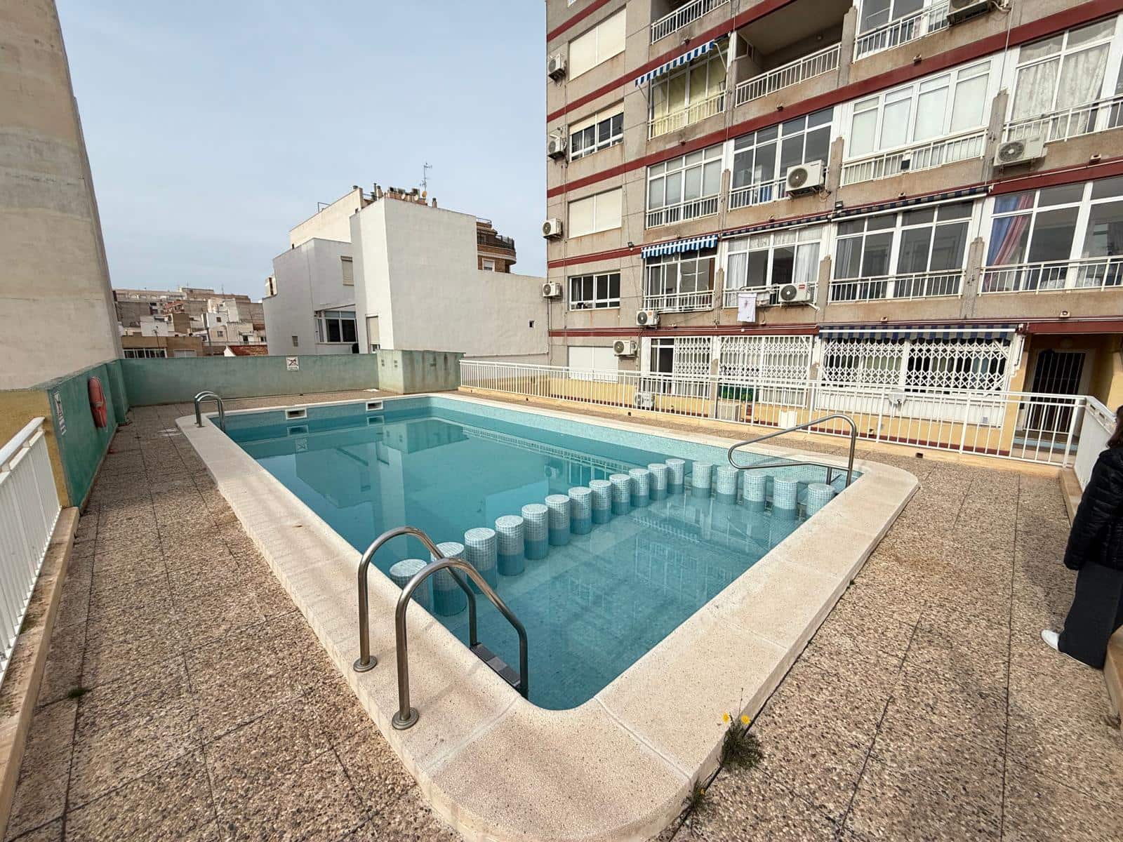 Apartment for sale in Torrevieja with pool - € 74,000 (Ref: 9572308)