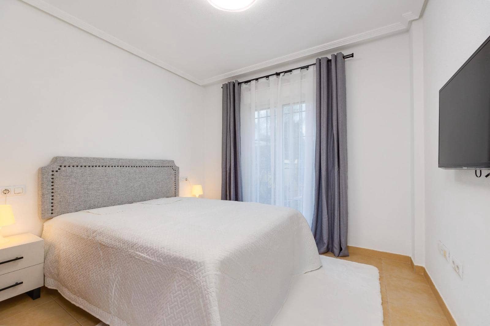 2 soveværelse Bungalow til salg i Torrevieja med swimmingpool garage - € 215.000 (Ref: 9572318)