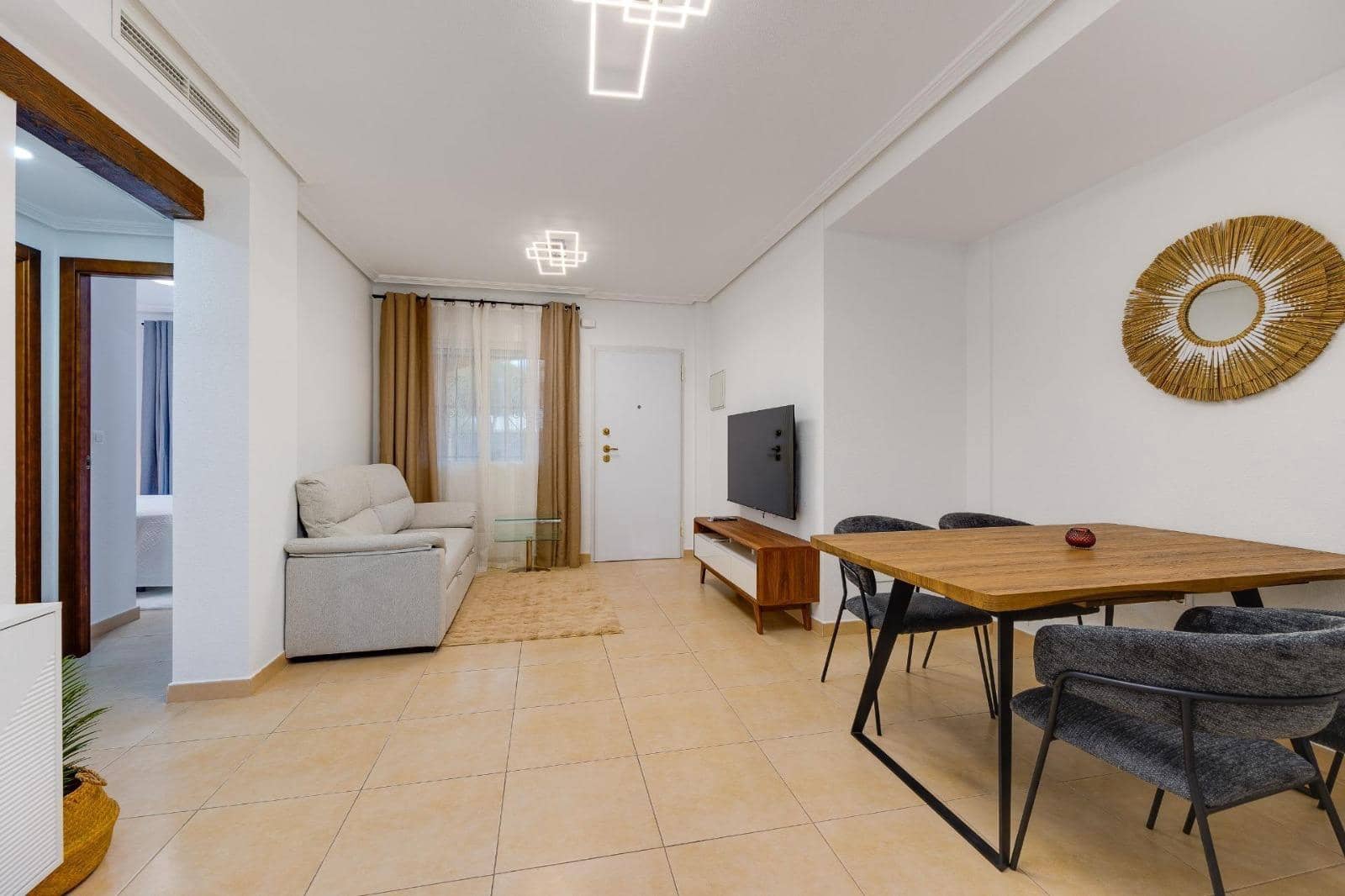 2 soveværelse Bungalow til salg i Torrevieja med swimmingpool garage - € 215.000 (Ref: 9572318)