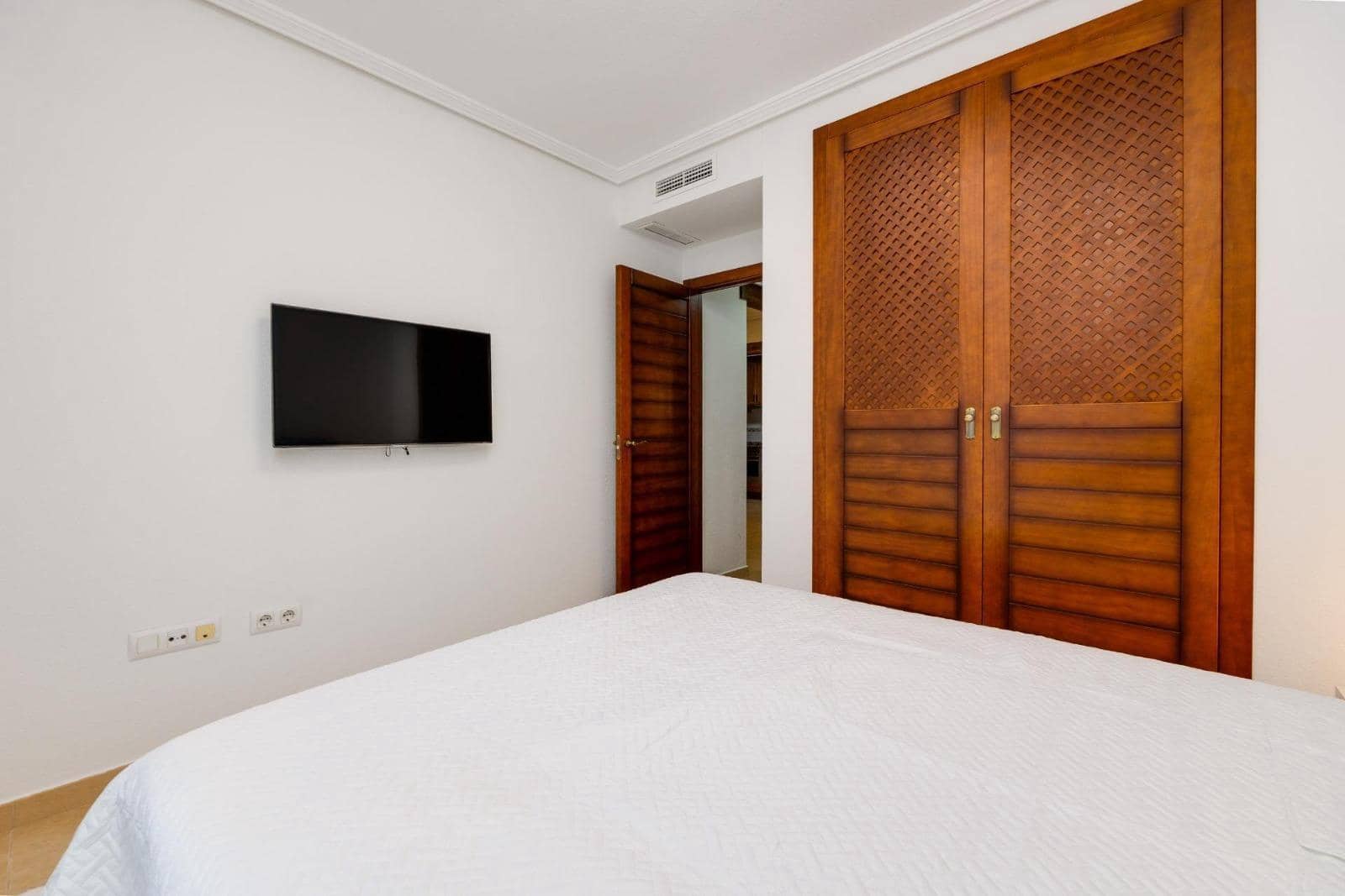 2 soveværelse Bungalow til salg i Torrevieja med swimmingpool garage - € 215.000 (Ref: 9572318)