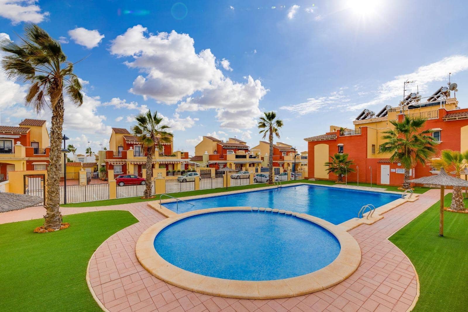 2 soveværelse Bungalow til salg i Torrevieja med swimmingpool garage - € 215.000 (Ref: 9572318)