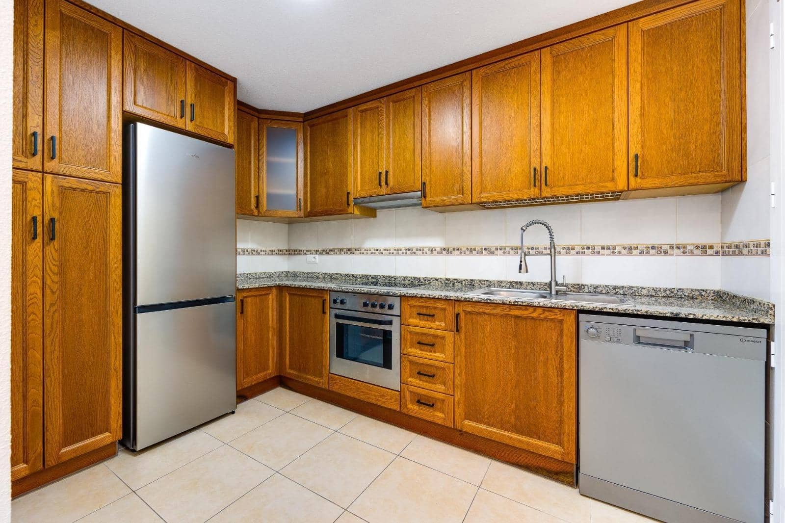 2 soveværelse Bungalow til salg i Torrevieja med swimmingpool garage - € 215.000 (Ref: 9572318)