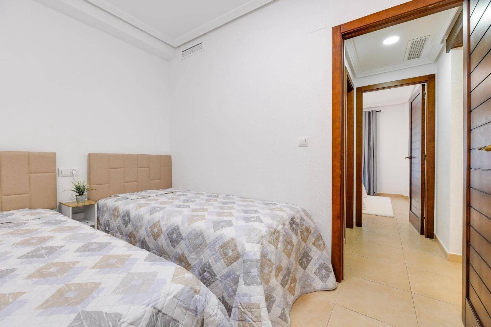 2 soveværelse Bungalow til salg i Torrevieja med swimmingpool garage - € 215.000 (Ref: 9572318)