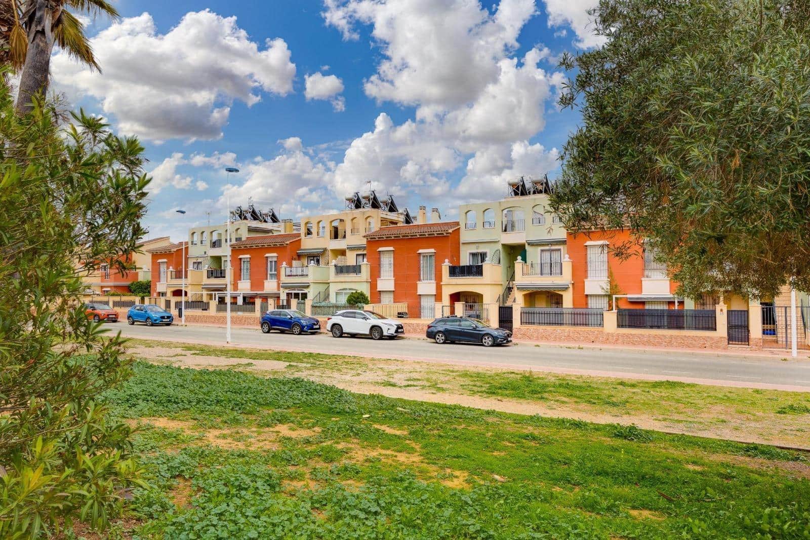 2 soveværelse Bungalow til salg i Torrevieja med swimmingpool garage - € 215.000 (Ref: 9572318)