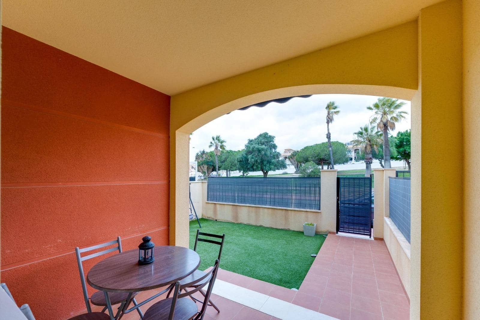 2 soveværelse Bungalow til salg i Torrevieja med swimmingpool garage - € 215.000 (Ref: 9572318)