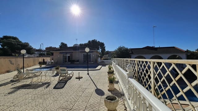 2 makuuhuone Huvila myytävänä paikassa Los Balcones mukana uima-altaan - 325 000 € (Ref: 9590342)