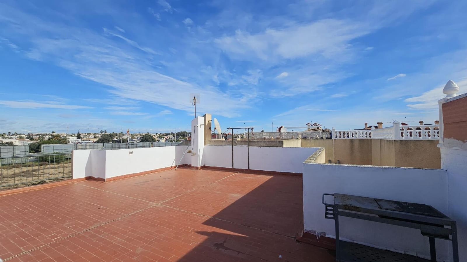 3 makuuhuone Bungalow myytävänä paikassa Torrevieja mukana uima-altaan - 114 000 € (Ref: 9590343)