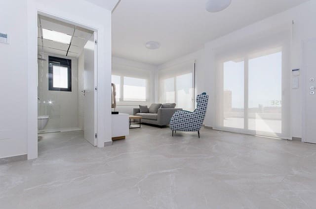 3 soveværelse Villa til salg i San Miguel de Salinas med swimmingpool - € 415.000 (Ref: 9618662)