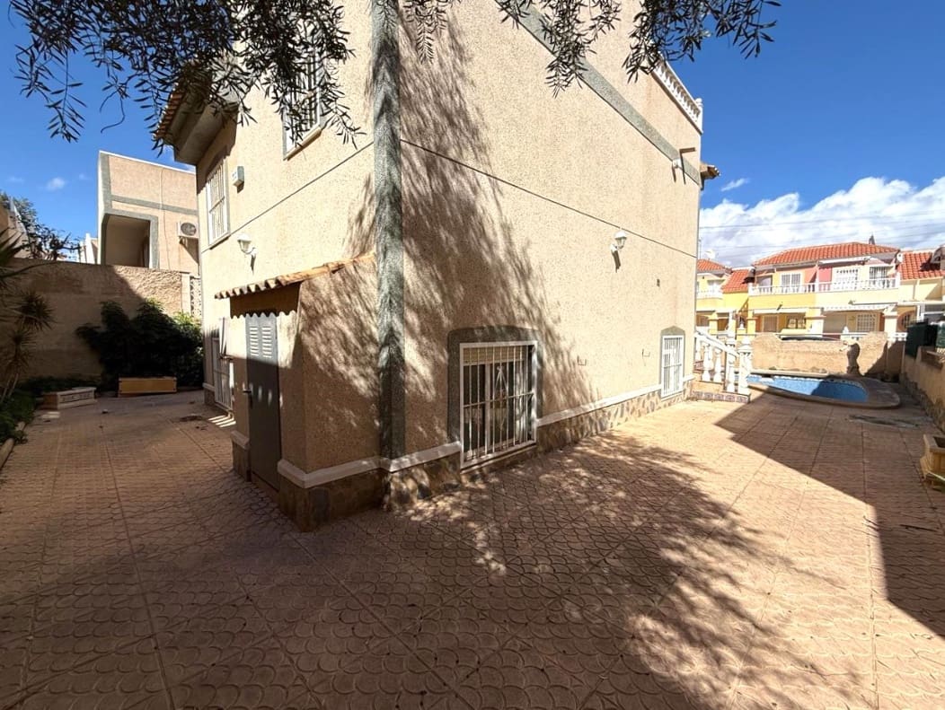 4 soverom Villa til salgs i San Miguel de Salinas med svømmebasseng garasje - € 235 000 (Ref: 9626855)