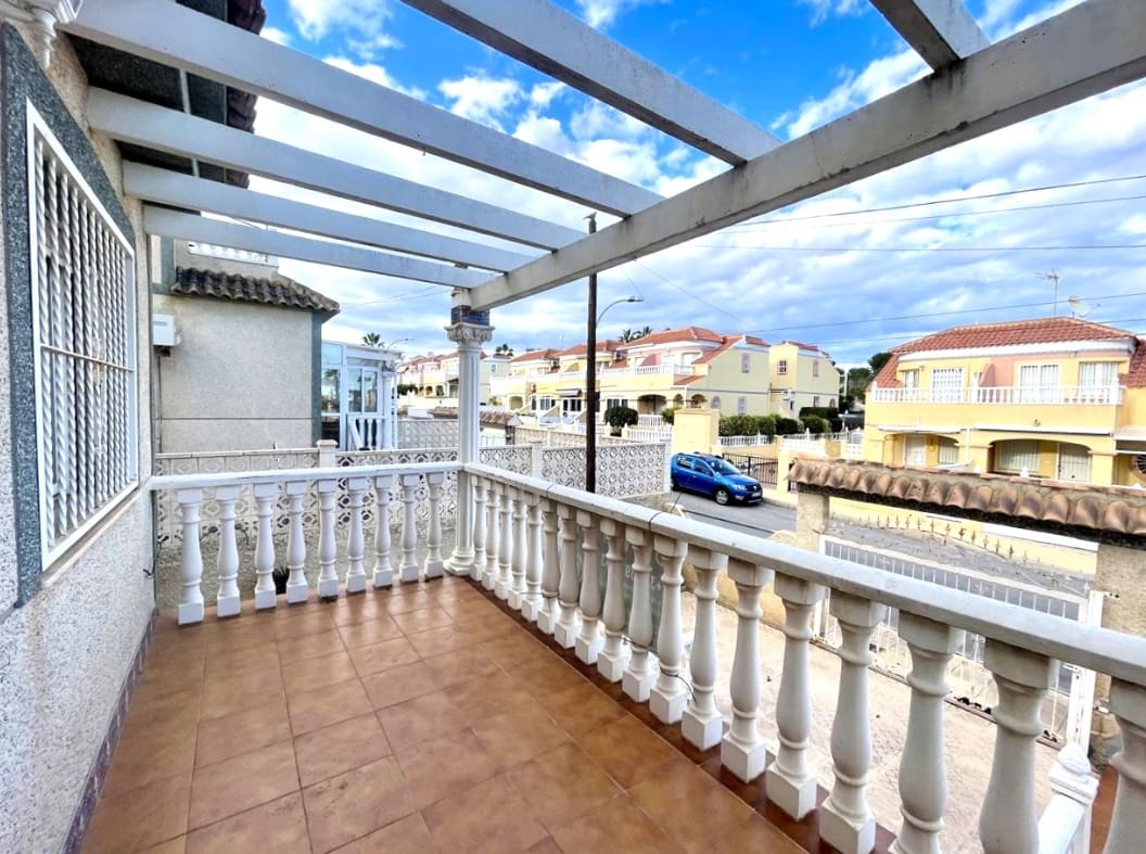 4 soverom Villa til salgs i San Miguel de Salinas med svømmebasseng garasje - € 235 000 (Ref: 9626855)