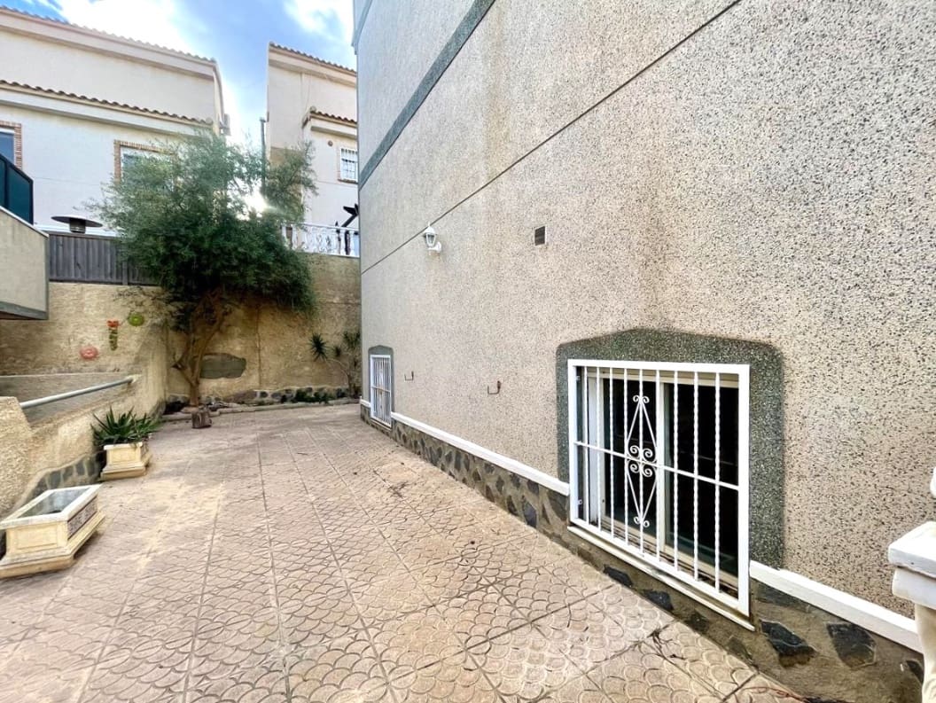 4 soverom Villa til salgs i San Miguel de Salinas med svømmebasseng garasje - € 235 000 (Ref: 9626855)