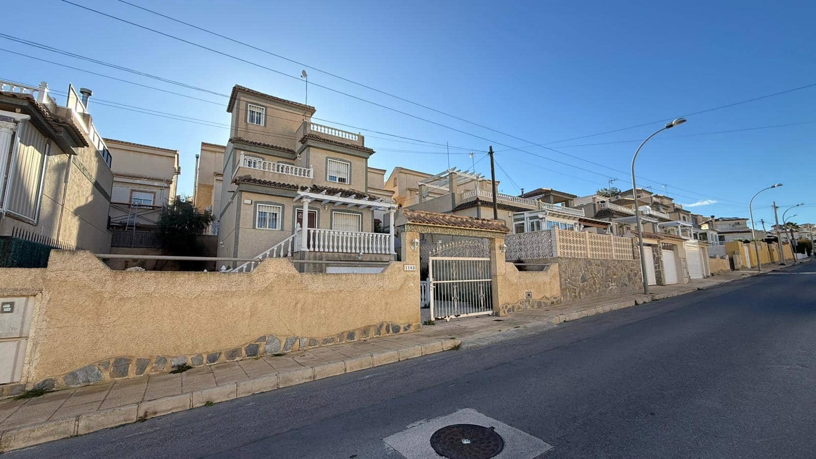 4 soverom Villa til salgs i San Miguel de Salinas med svømmebasseng garasje - € 235 000 (Ref: 9626855)