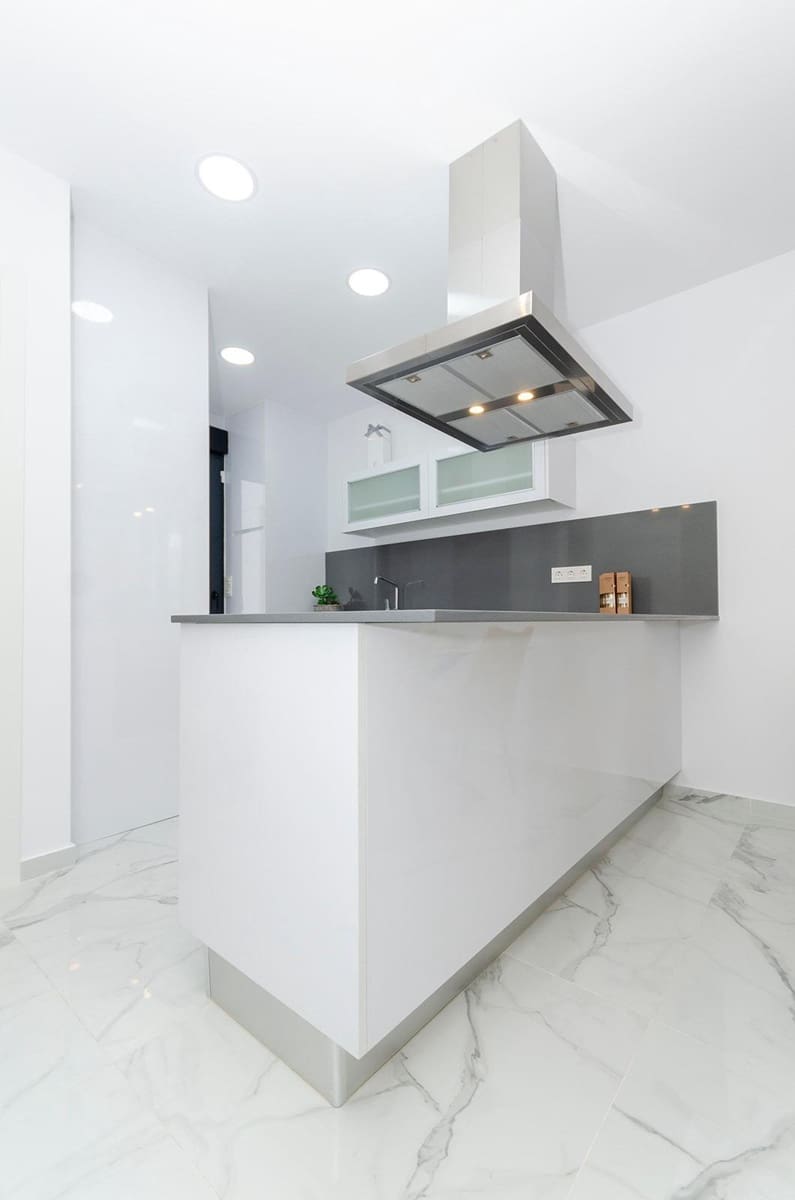 3 makuuhuone Huvila myytävänä paikassa Torrevieja mukana uima-altaan - 424 000 € (Ref: 9645437)