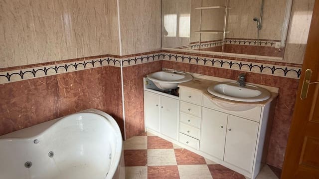 4 Zimmer Villa zu verkaufen in Torre del Moro, Torrevieja mit Pool Garage - 520.000 € (Ref: 9650813)