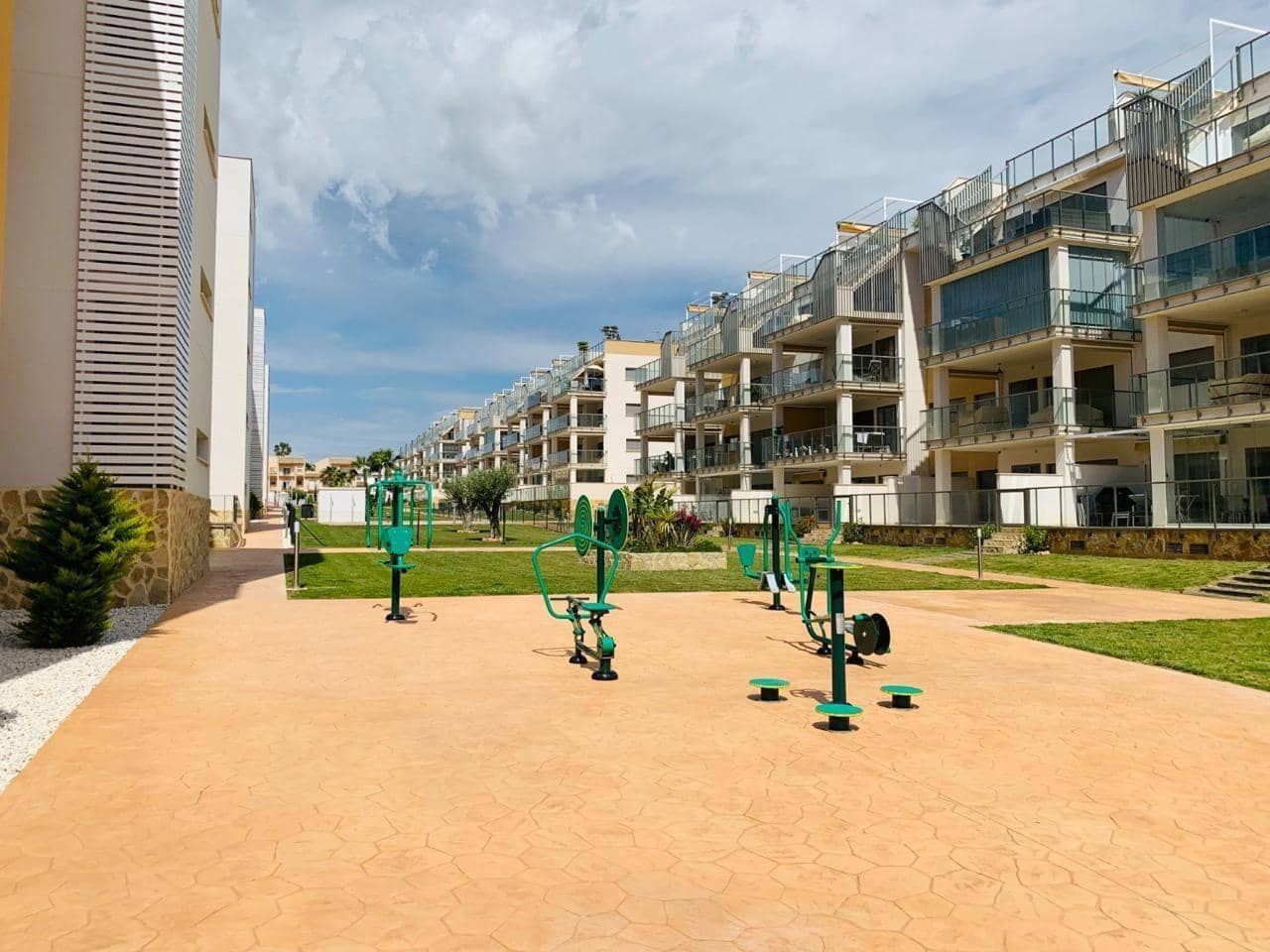 2 quarto Apartamento para venda em Villamartin com piscina garagem - 275 000 € (Ref: 9650816)