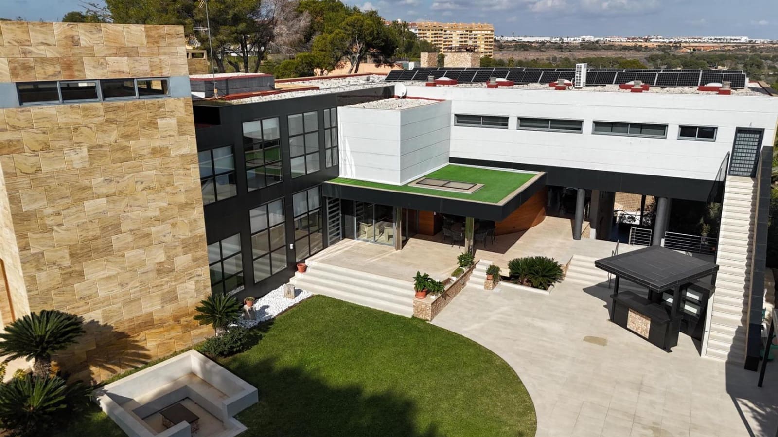 7 sovrum Villa till salu i Orihuela Costa med pool garage - 3 950 000 € (Ref: 9654303)