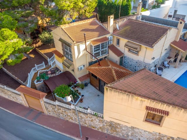 4 Zimmer Villa zu verkaufen in Los Balcones mit Pool Garage - 490.000 € (Ref: 9669563)