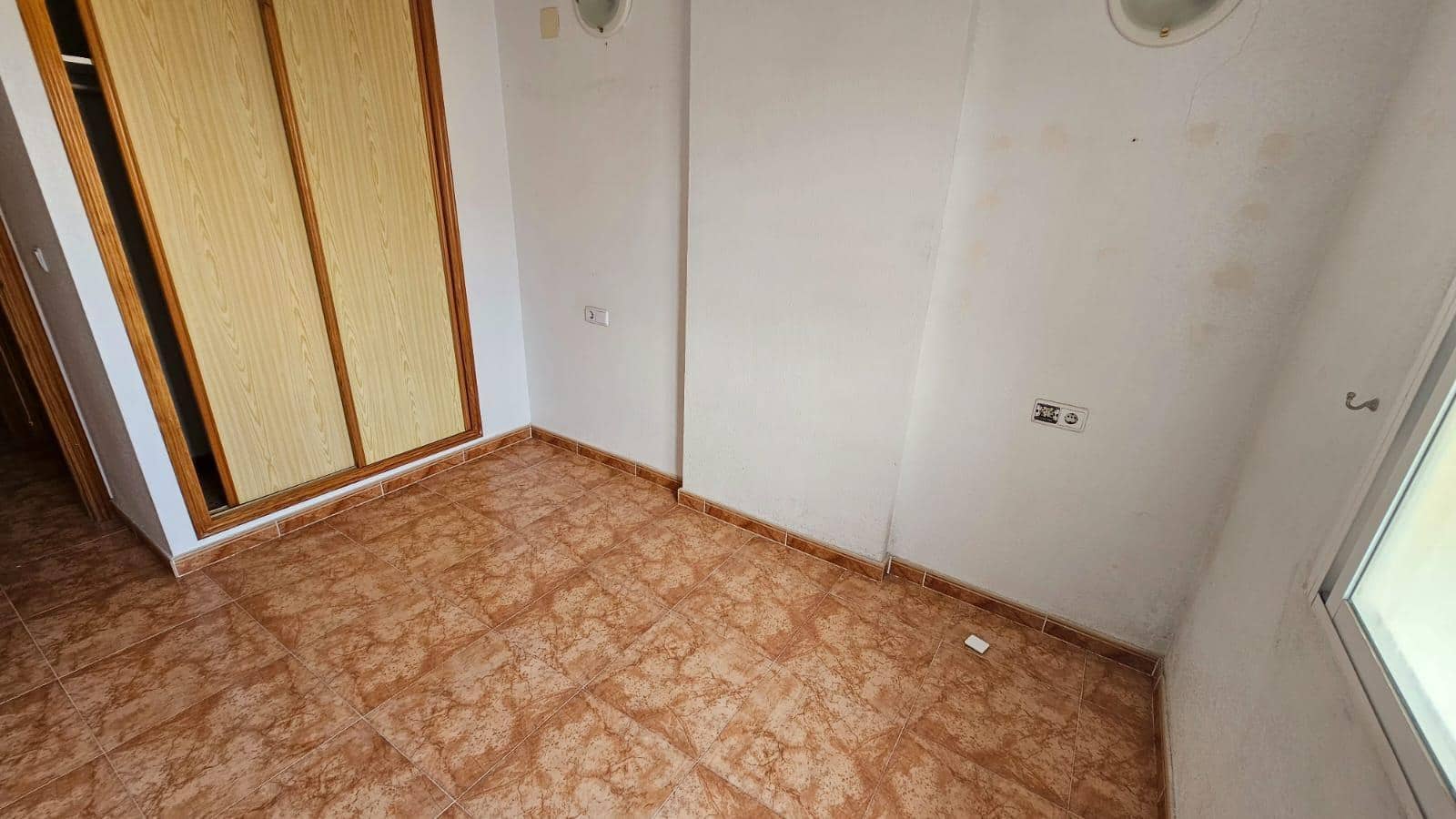 Apartamento de 2 habitaciones en Torrevieja en venta con piscina - 110.000 € (Ref: 9725110)