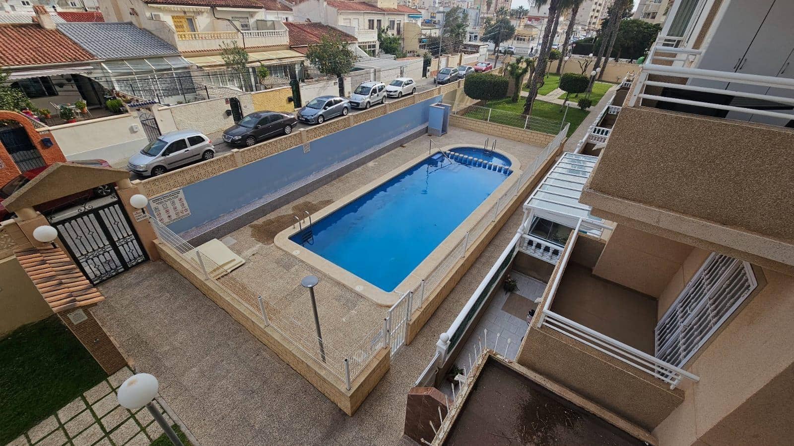Apartamento de 2 habitaciones en Torrevieja en venta con piscina - 110.000 € (Ref: 9725110)