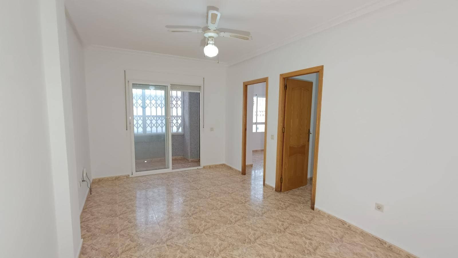 Apartamento de 2 habitaciones en Torrevieja en venta - 109.000 € (Ref: 9769932)