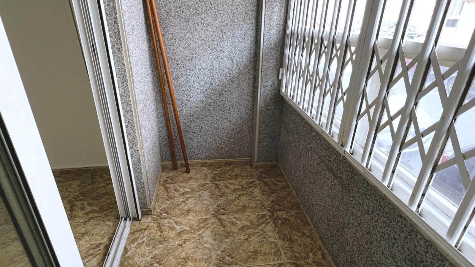 Apartamento de 2 habitaciones en Torrevieja en venta - 109.000 € (Ref: 9769932)