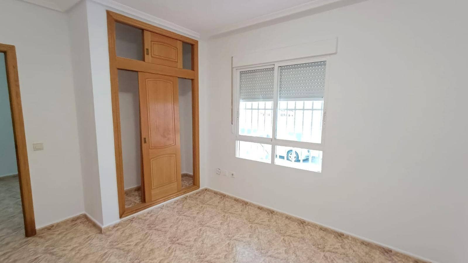 Apartamento de 2 habitaciones en Torrevieja en venta - 109.000 € (Ref: 9769932)