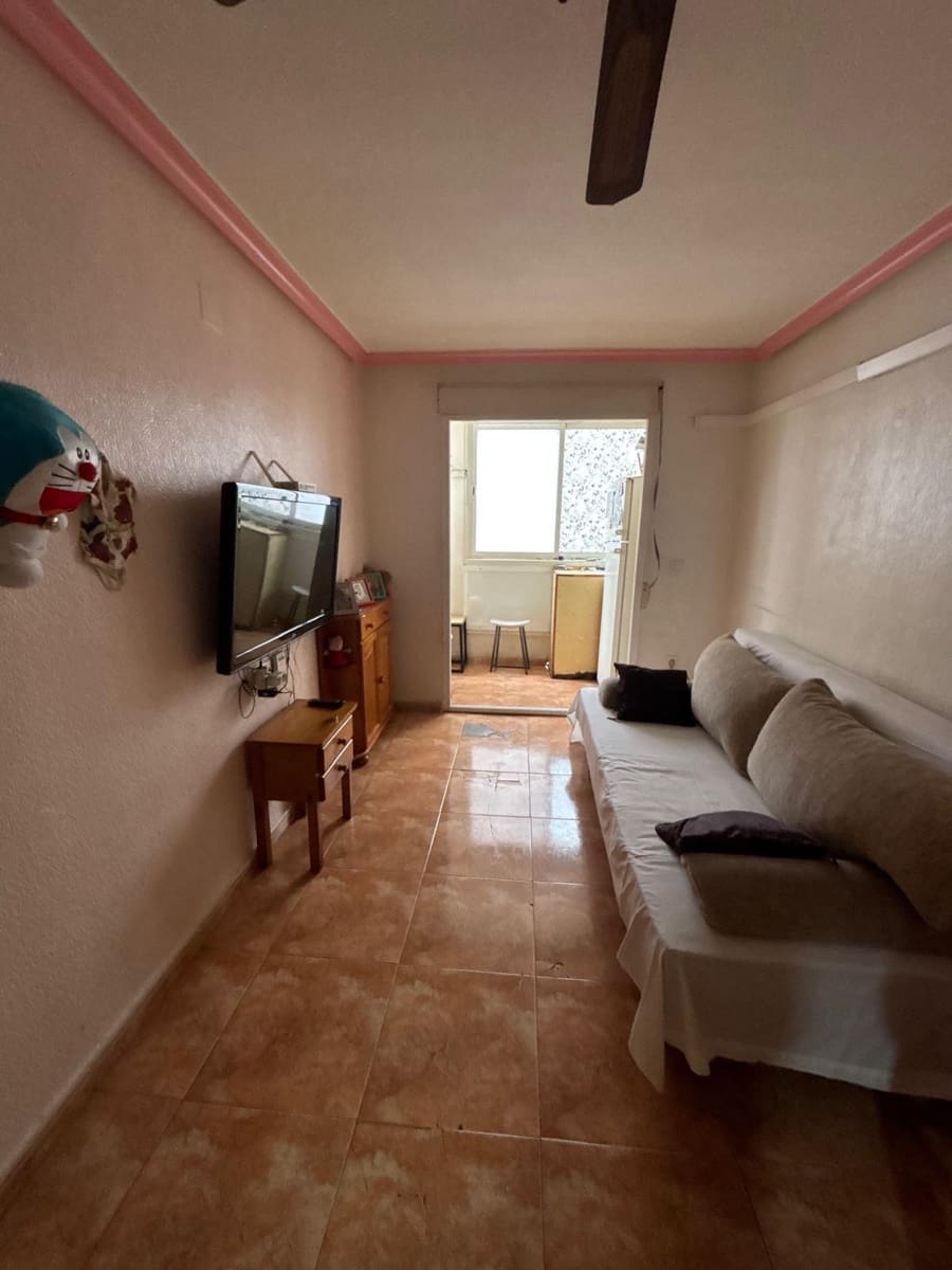 Apartamento de 2 habitaciones en Torrevieja en venta - 104.500 € (Ref: 9779132)