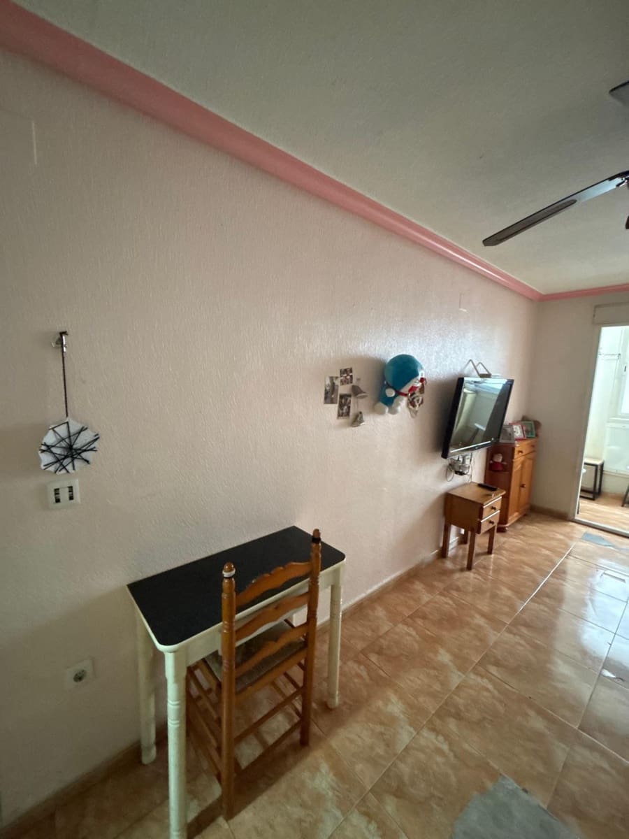 Apartamento de 2 habitaciones en Torrevieja en venta - 104.500 € (Ref: 9779132)