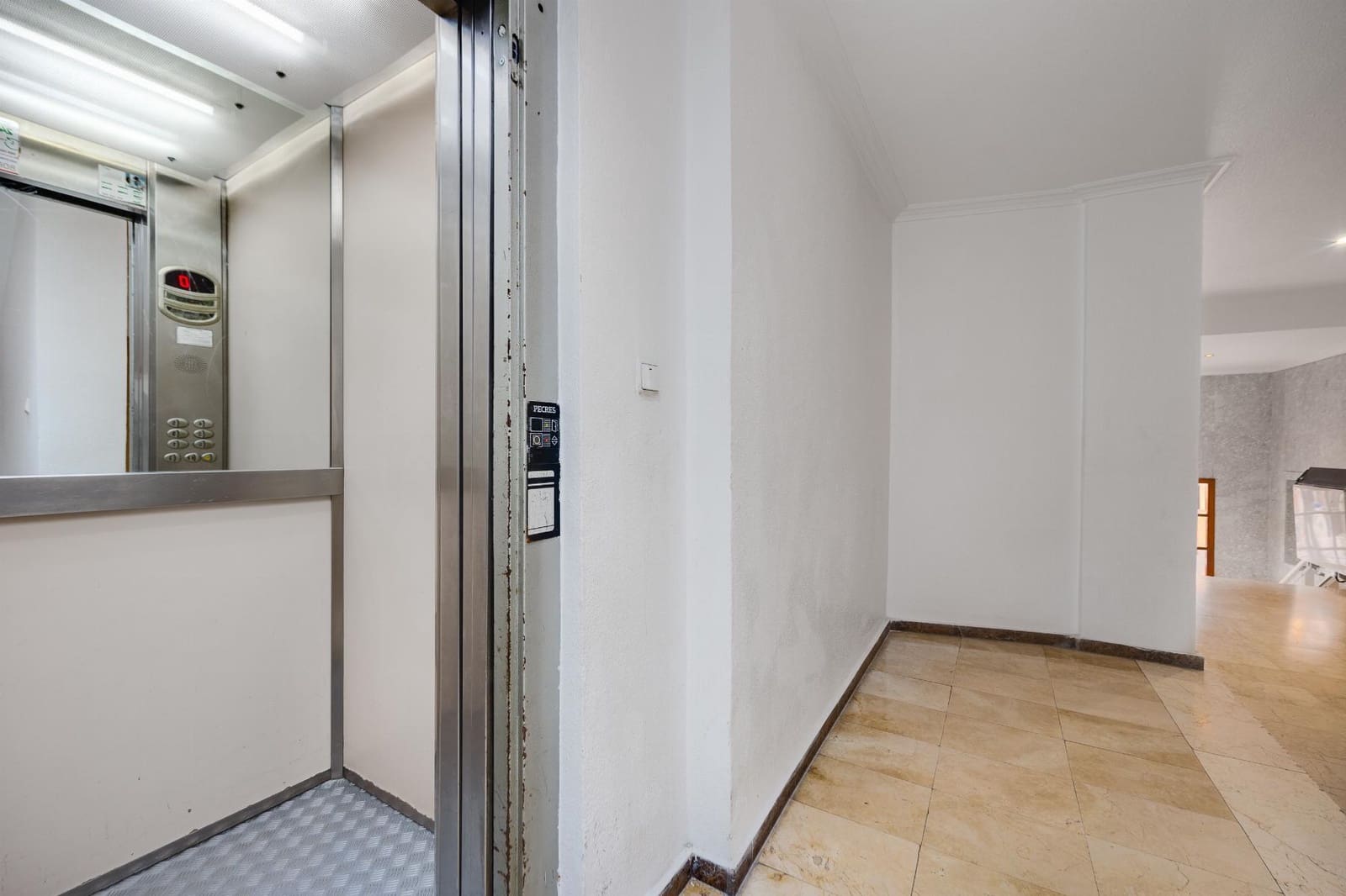 1 sypialnia Apartament na sprzedaż w Torrevieja z basenem - 99 990 € (Ref: 9807396)