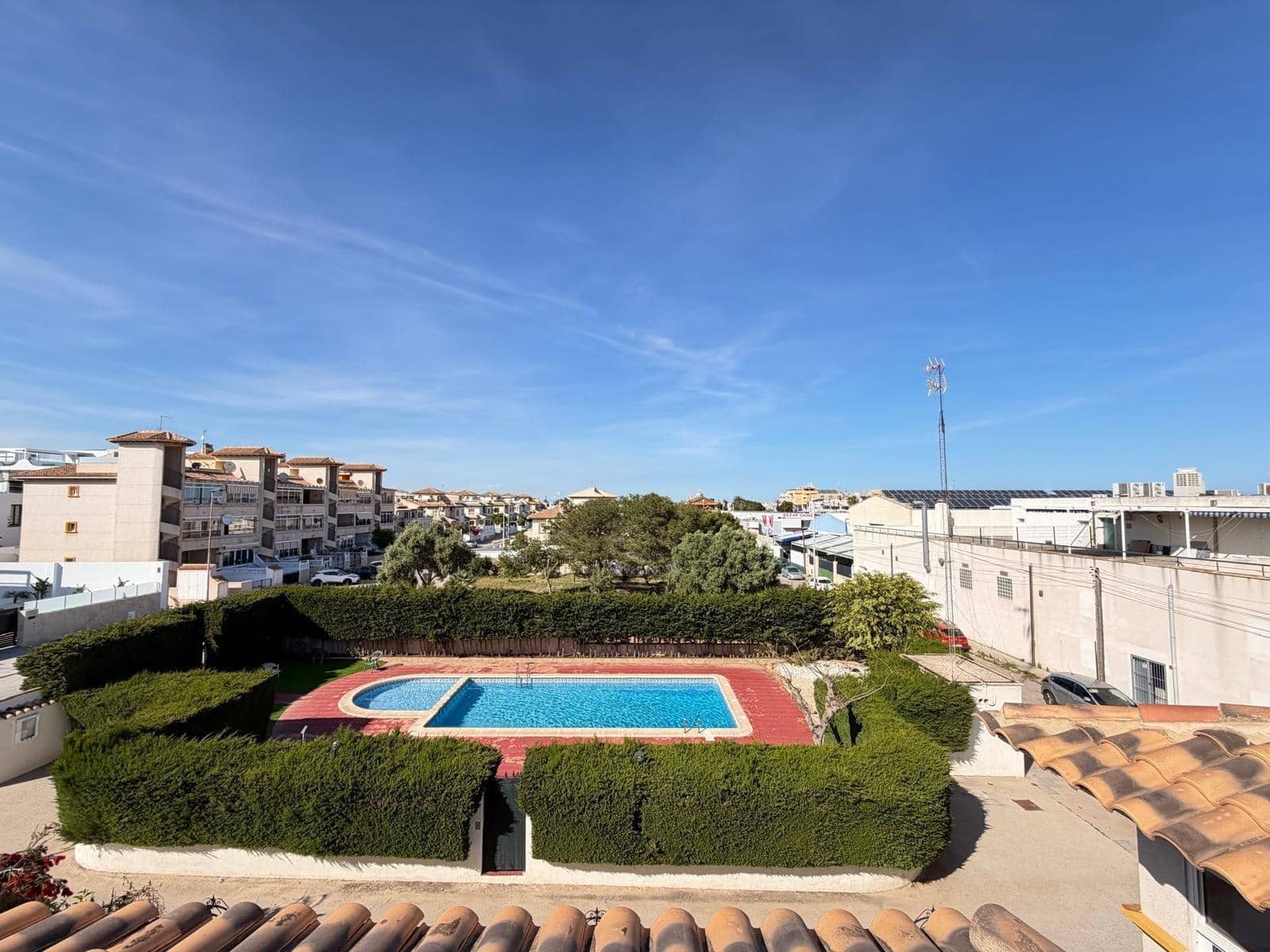 3 makuuhuone Huoneisto myytävänä paikassa Orihuela Costa mukana uima-altaan - 235 000 € (Ref: 9848281)