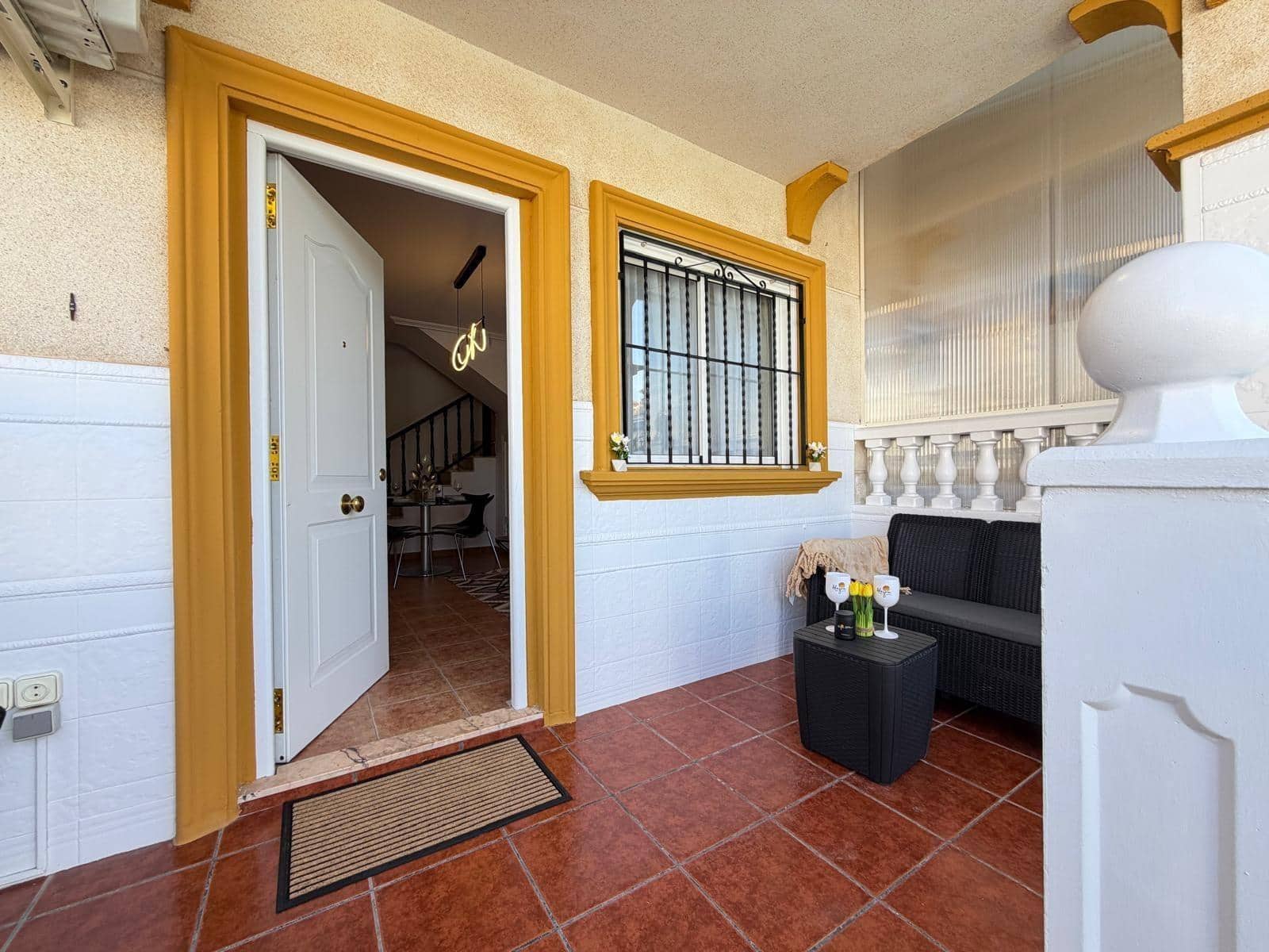 3 makuuhuone Huoneisto myytävänä paikassa Orihuela Costa mukana uima-altaan - 235 000 € (Ref: 9848281)
