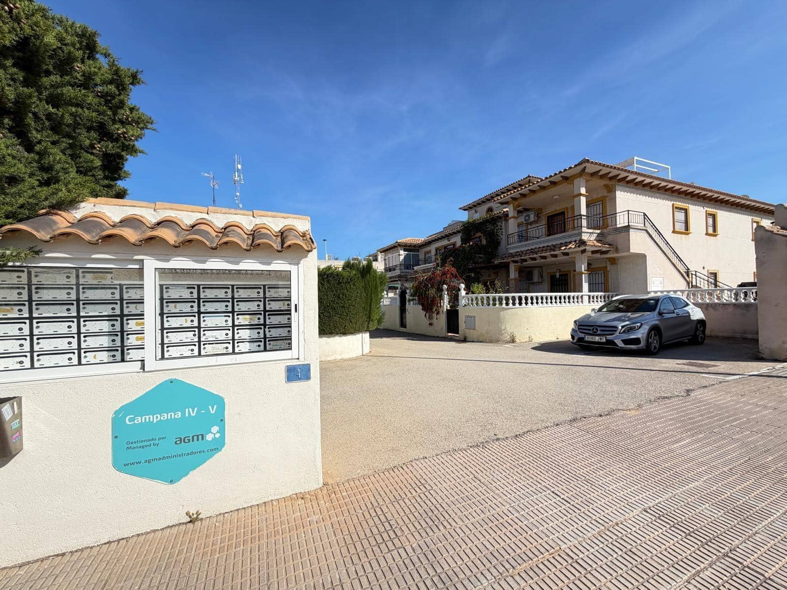 3 makuuhuone Huoneisto myytävänä paikassa Orihuela Costa mukana uima-altaan - 235 000 € (Ref: 9848281)