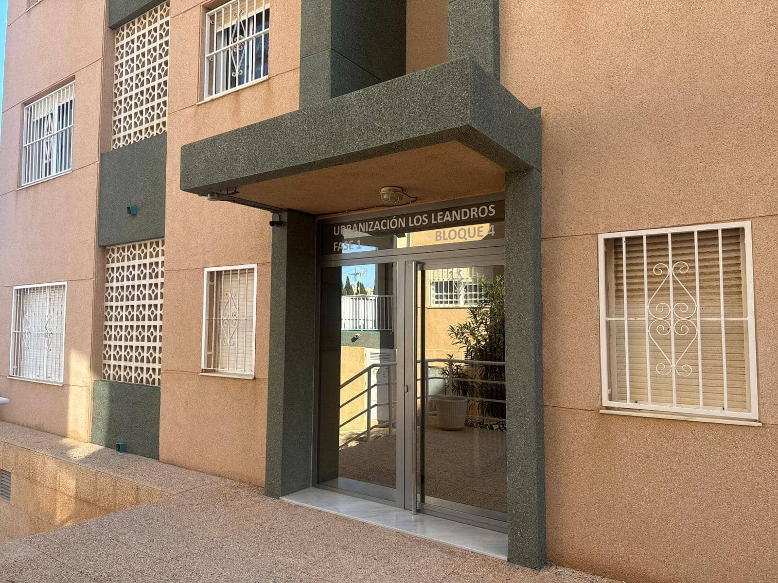 2 bedroom Apartment for sale in Torrevieja with pool - € 154,990 (Ref: 9850569)