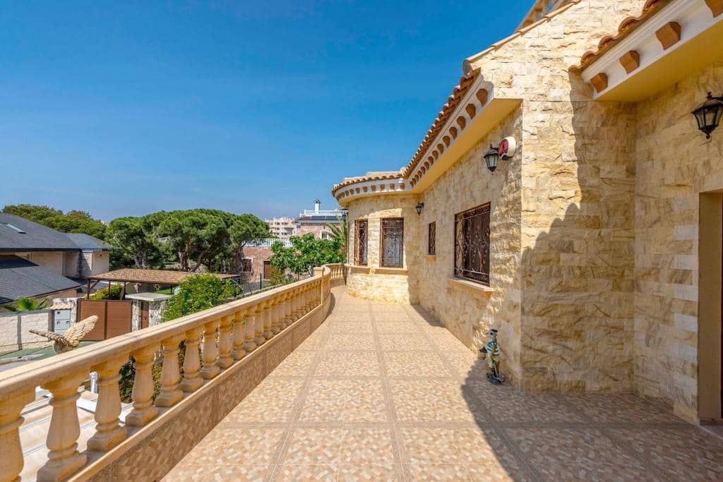 4 quarto Moradia para venda em Campoamor com piscina - 1 600 000 € (Ref: 9861174)