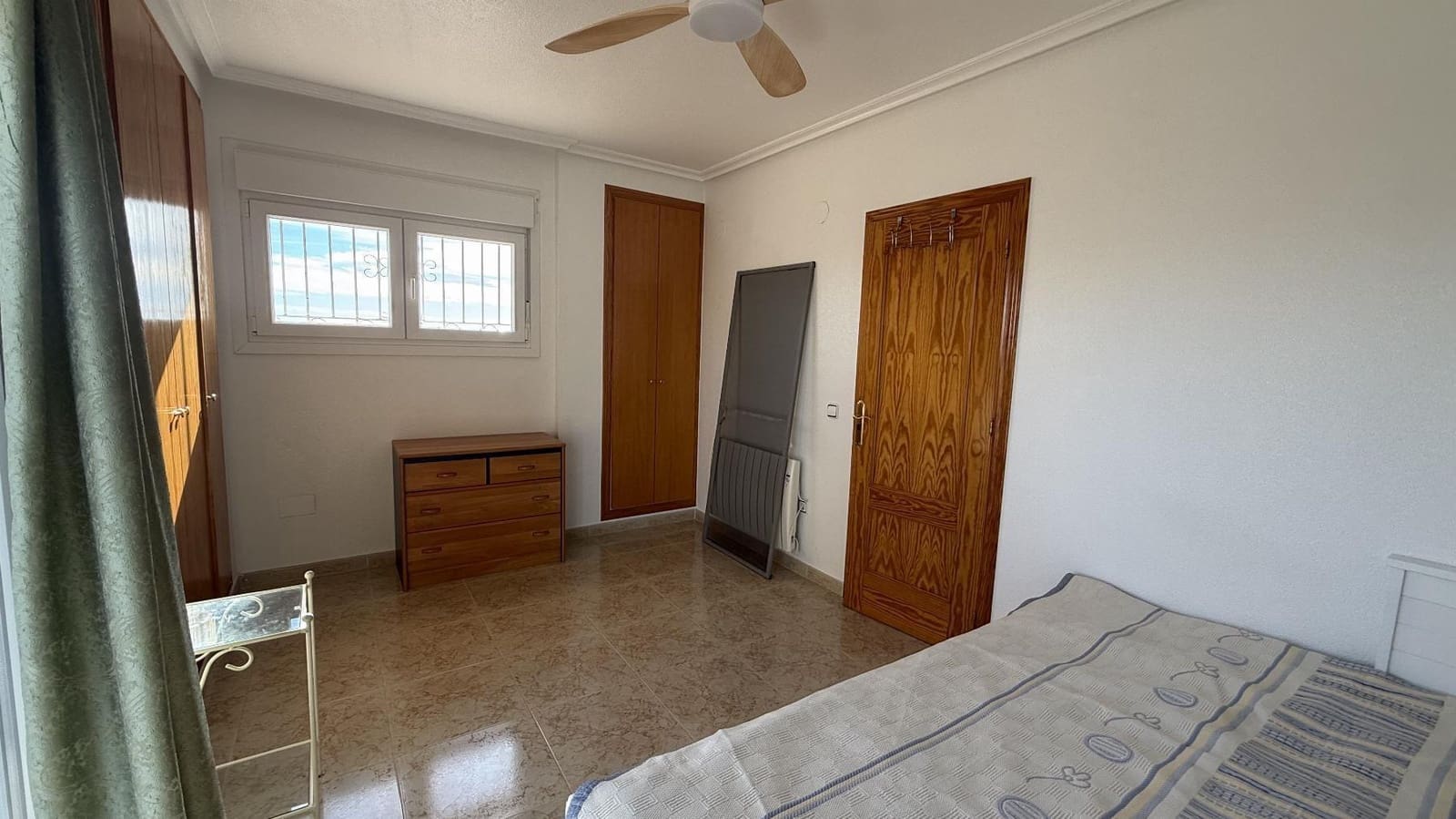 5 slaapkamer Villa te koop in Blue Lagoon met zwembad garage - € 339.000 (Ref: 9891371)