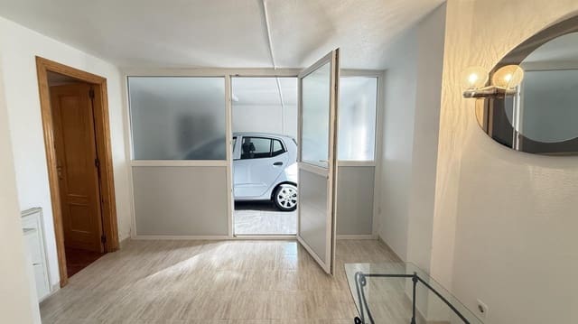 5 slaapkamer Villa te koop in Blue Lagoon met zwembad garage - € 339.000 (Ref: 9891371)