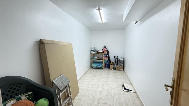 5 slaapkamer Villa te koop in Blue Lagoon met zwembad garage - € 339.000 (Ref: 9891371)