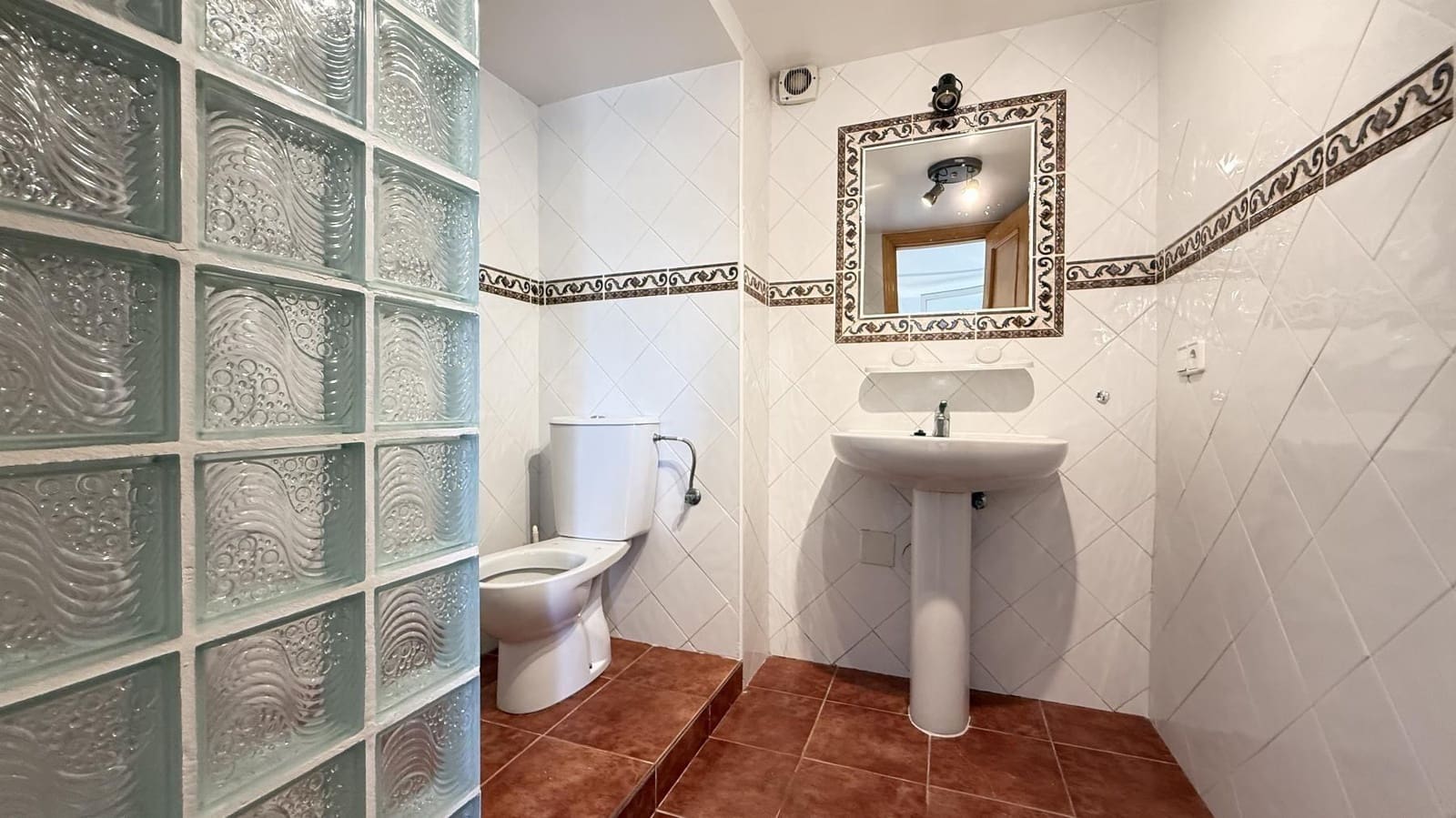 5 slaapkamer Villa te koop in Blue Lagoon met zwembad garage - € 339.000 (Ref: 9891371)