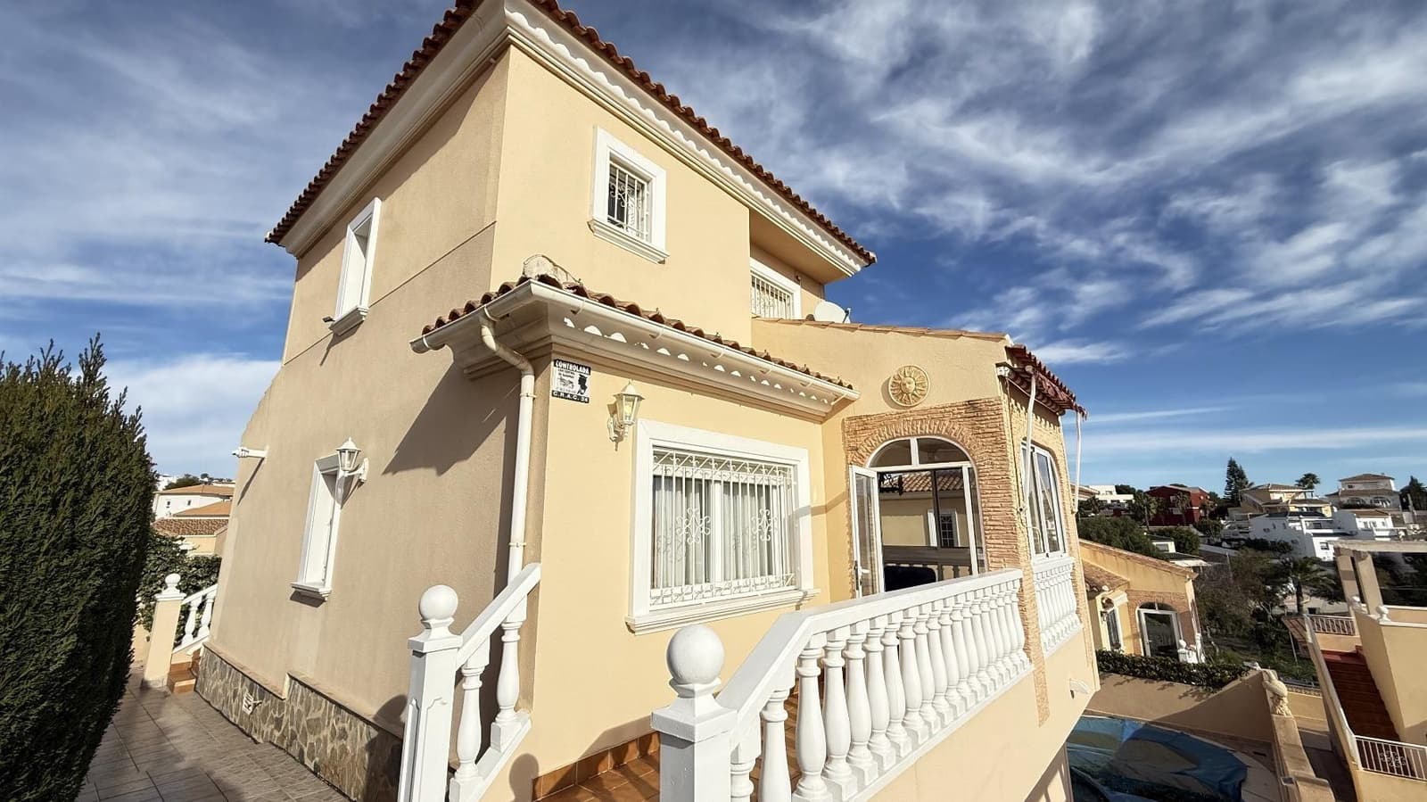 5 slaapkamer Villa te koop in Blue Lagoon met zwembad garage - € 339.000 (Ref: 9891371)